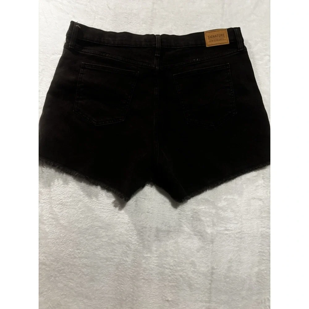 Levi's Signature Women's High-Rise Shorts‎ Heritage 18x34 Black Cutoff Raw Hem
